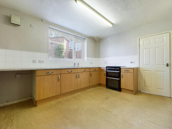 3 bed Semi-Detached to rent Image 6