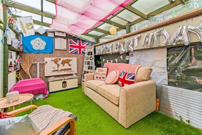 4 bed Semi-Detached for sale Image 6