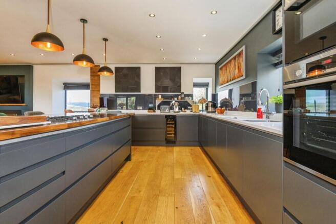 4 bed Barn Conversion for sale Image 10