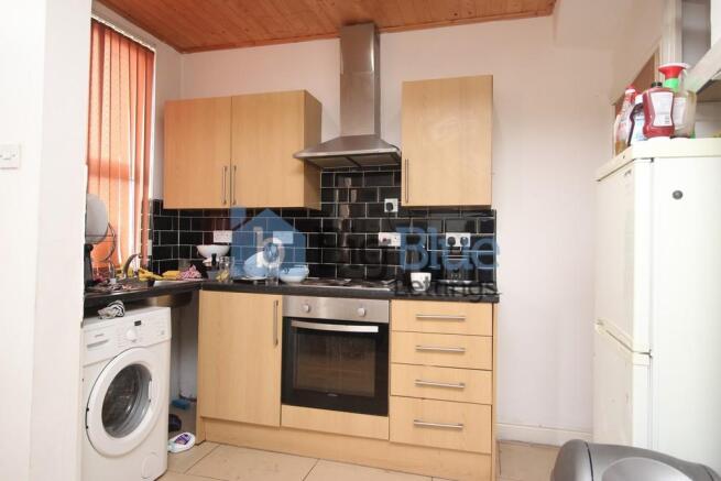 3 bed House Share to rent Image 5