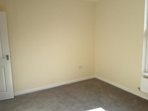 2 bed Terraced to rent Image 6