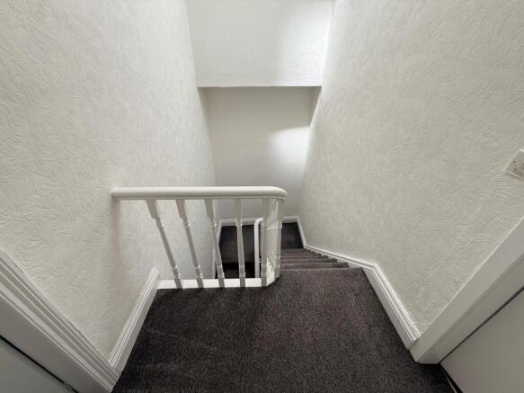 2 bed Flat to rent Image 10