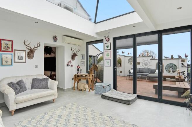 4 bed Detached for sale Image 11