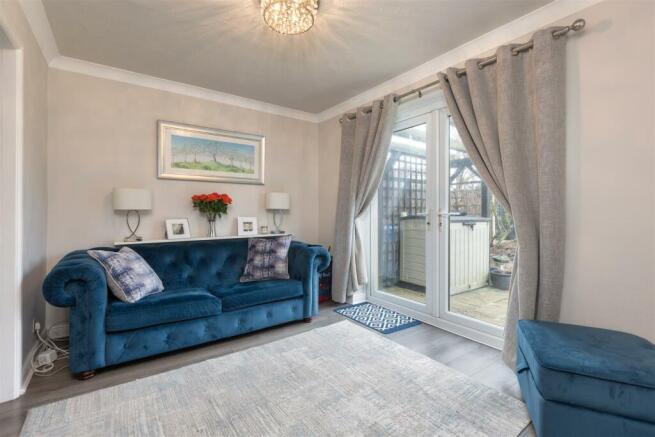 3 Capstan Close-10.jpg