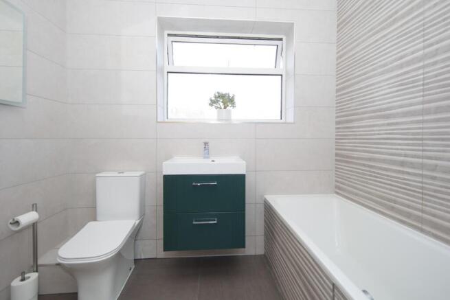 15 Greville Smith Avenue Cv31 2HQ-19.jpg