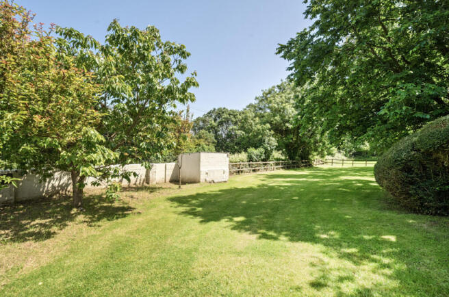 1311664-15-685572...