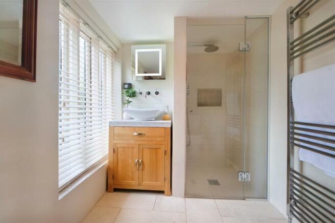 Bedroom 2 En-suite.jpg
