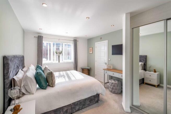 4 bed House for sale Image 4