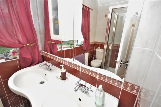 En-suite to Master