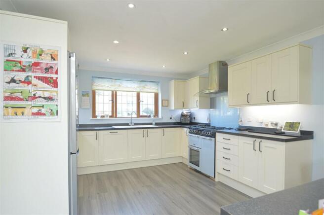 Kitchen1.jpg