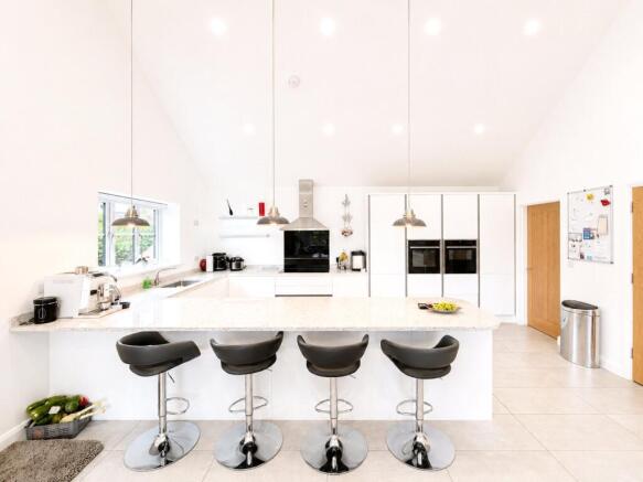 3 bed Bungalow for sale Image 9