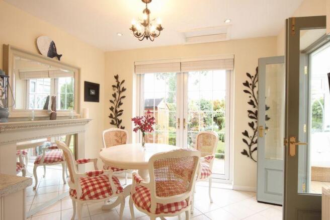 Kitchen / Dini...