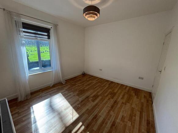 2 bed Terraced to rent Image 7