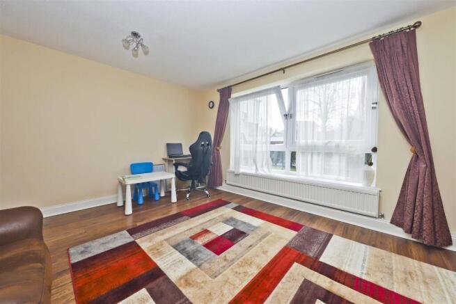 Portal Close, Hillingdon, UB10 photo 4
