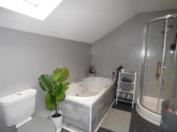 BATHROOM.JPG