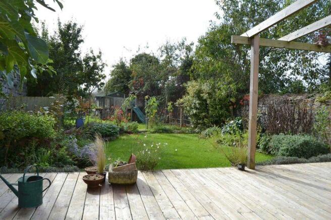 Garden & deck