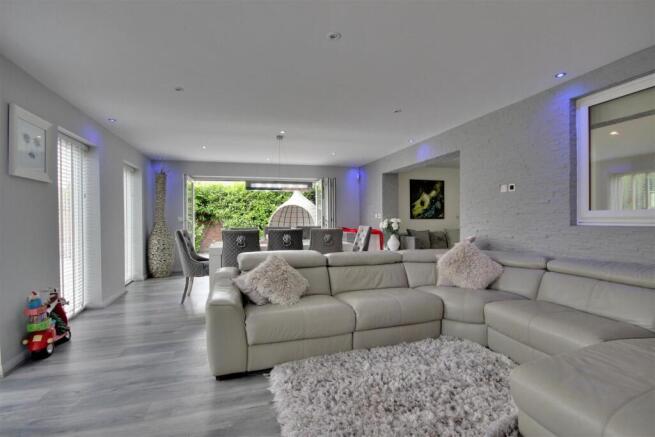 7 bed Detached for sale Image 8