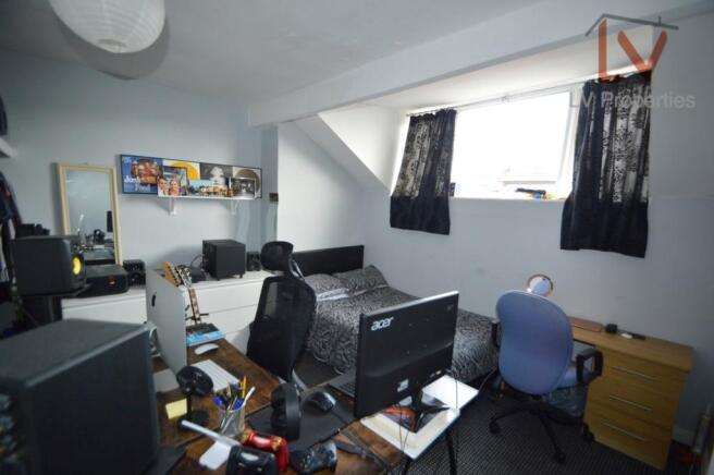 3 bed Terraced to rent Image 10