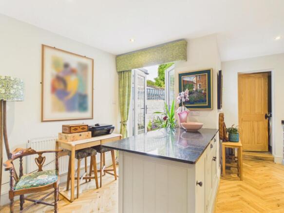 3 bed Terraced for sale Image 10