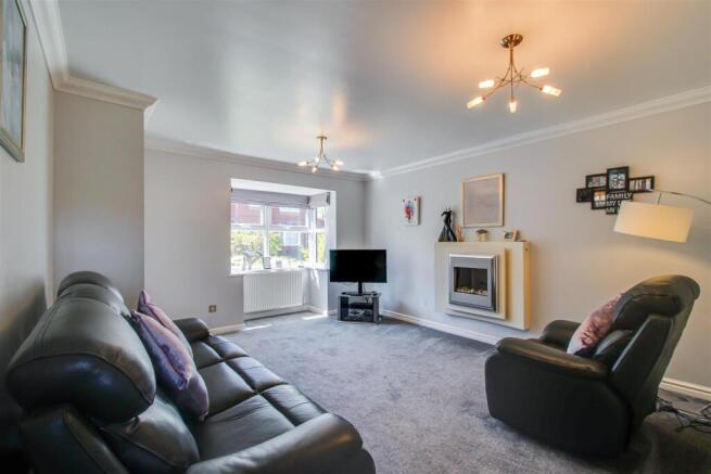4 bed Detached for sale Image 6