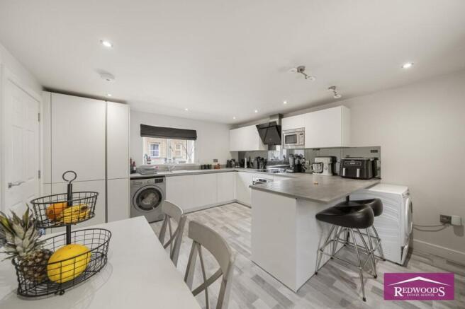 4 bed Link Detached House for sale Image 8