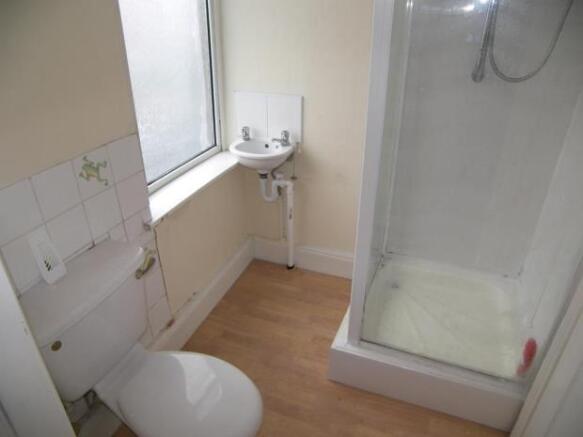 Bedsit 4 Shower