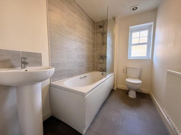 3 bed Semi-Detached to rent Image 7
