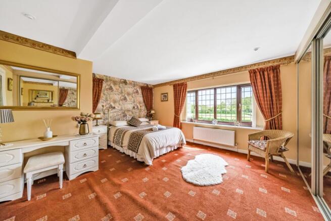 5 bed Detached for sale Image 10