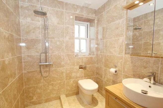 6913 shower room.jpg