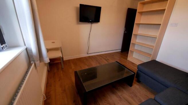 3 bed Apartment to rent Image 4
