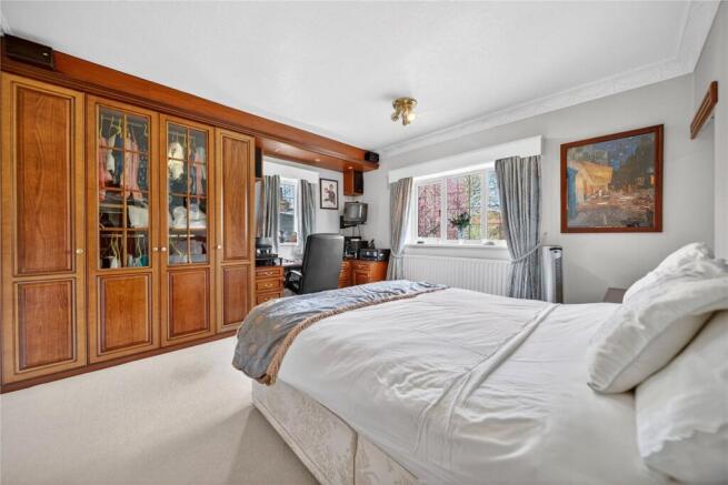 6 bed Detached for sale Image 9
