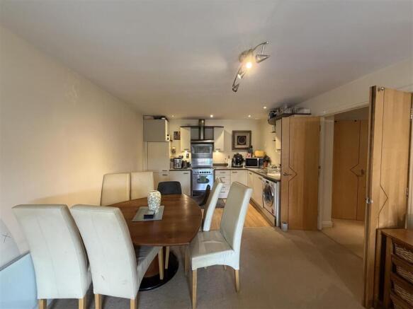 Diner/kitchen area
