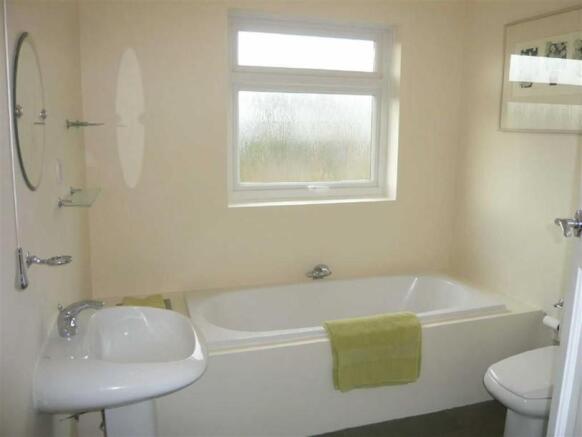 FAMILY BATHROOM