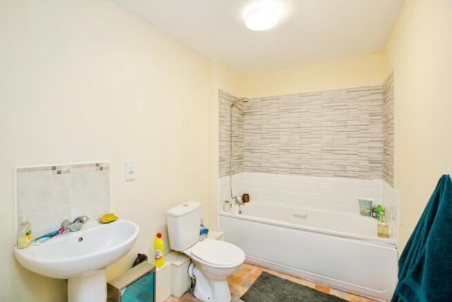 2 bed Flat for sale Image 7