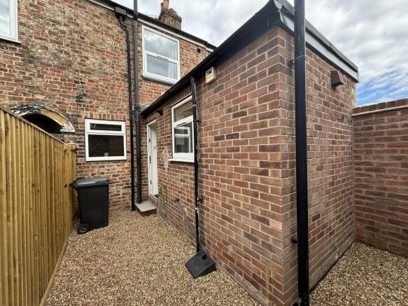 2 bed Terraced to rent Image 10