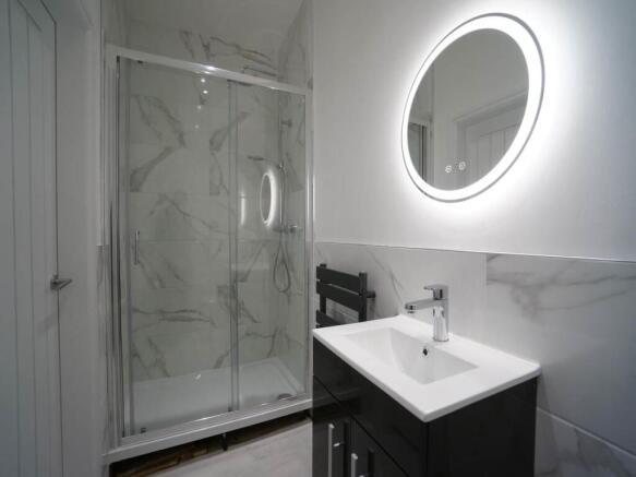 Bedroom 3 Ensuite.JPG