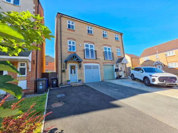 4 bed Semi-Detached for sale in barnsley