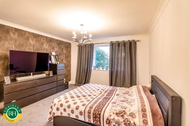 3 bed Semi-Detached for sale Image 9