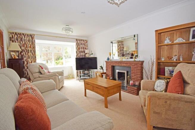 12 Wheelwright Close, lounge a.jpg