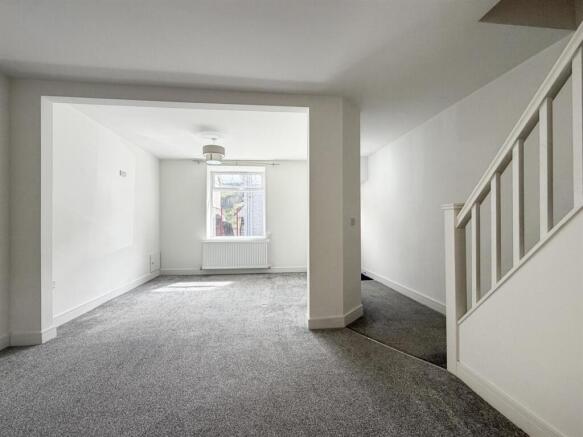 House in Tonypandy, Cwm Clydach - View 4
