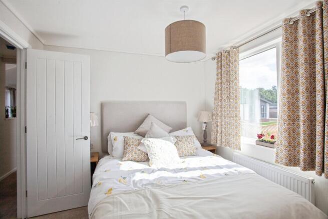 2 bed Park Home for sale Image 11