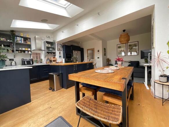 3 bed Semi-Detached for sale Image 9