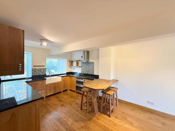 3 bed House to rent Image 5