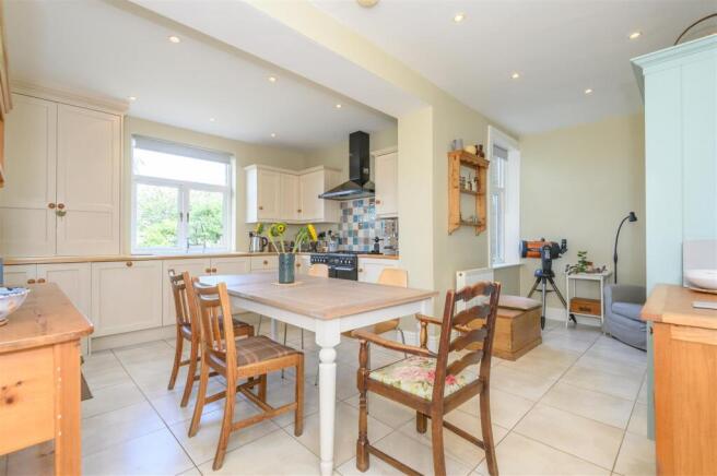 4 bed Terraced for sale Image 8
