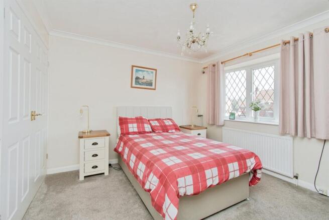 3 bed Semi-Detached for sale Image 11