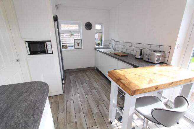 3 bed Semi-Detached to rent Image 6