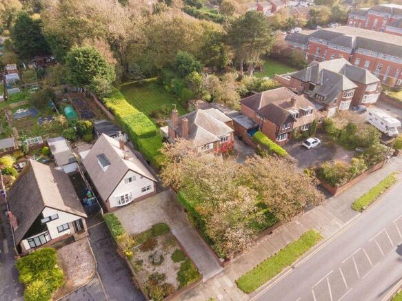 Imposing family residence - 'Woodlands' 201 Newton Drive, Blackpool photo 4
