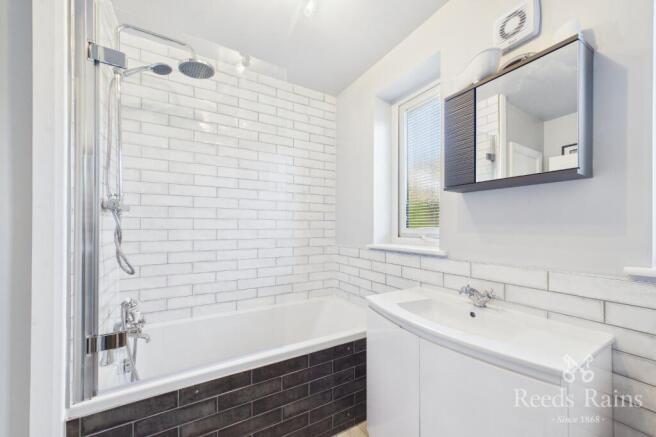 3 bed Bungalow for sale Image 5