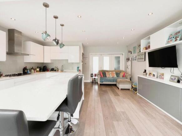 RECEPTION ROOM 2/ KITCHEN/ DINER