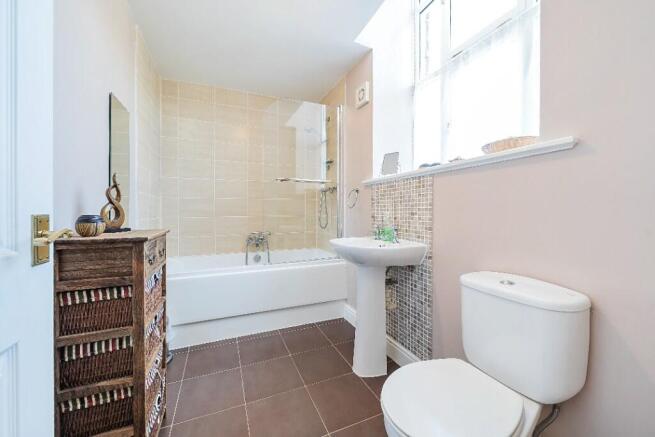 4 bed Detached for sale Image 9